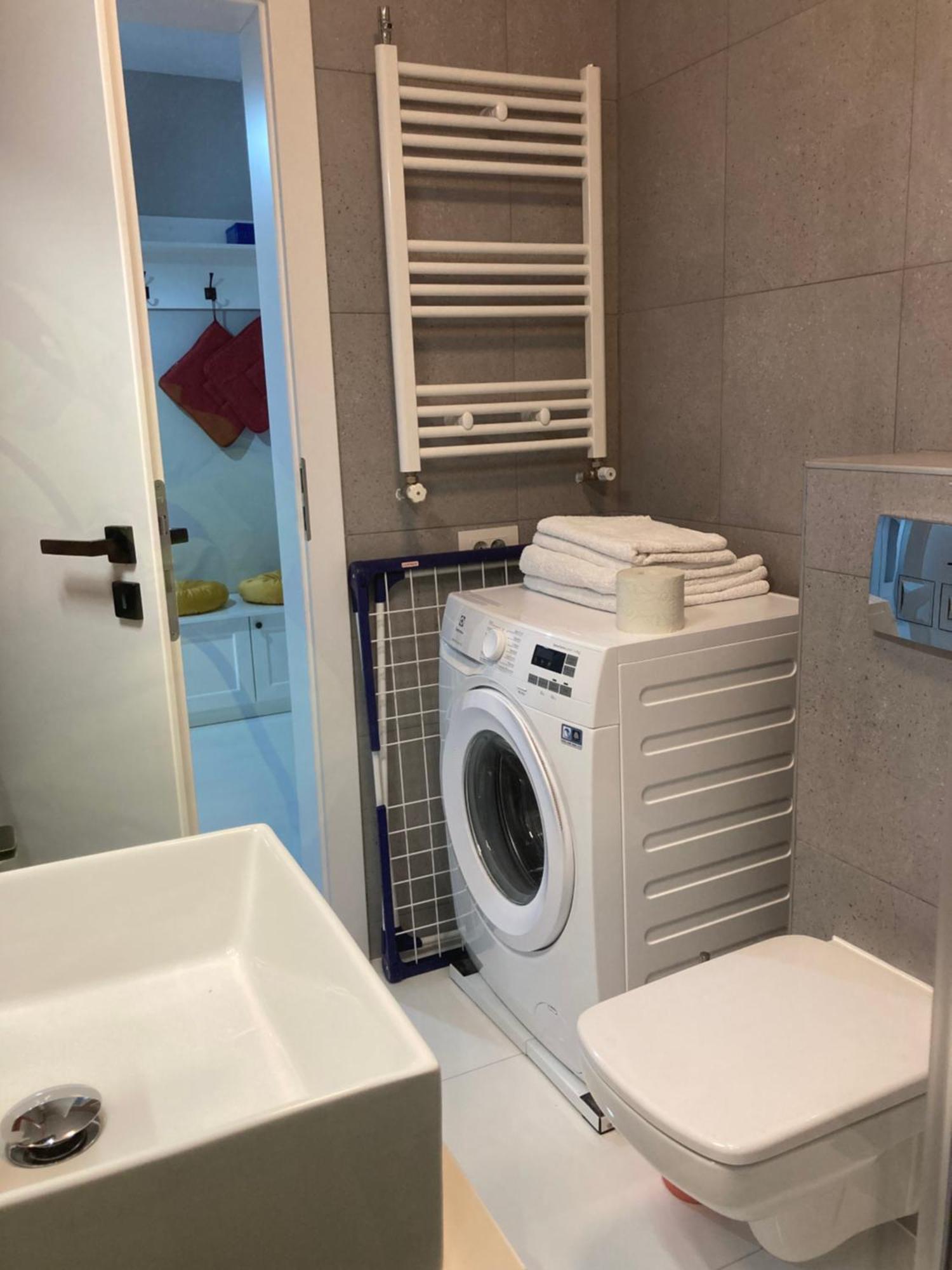 Apartamentul Max, Practic Si Confortabil ออราแด ภายนอก รูปภาพ