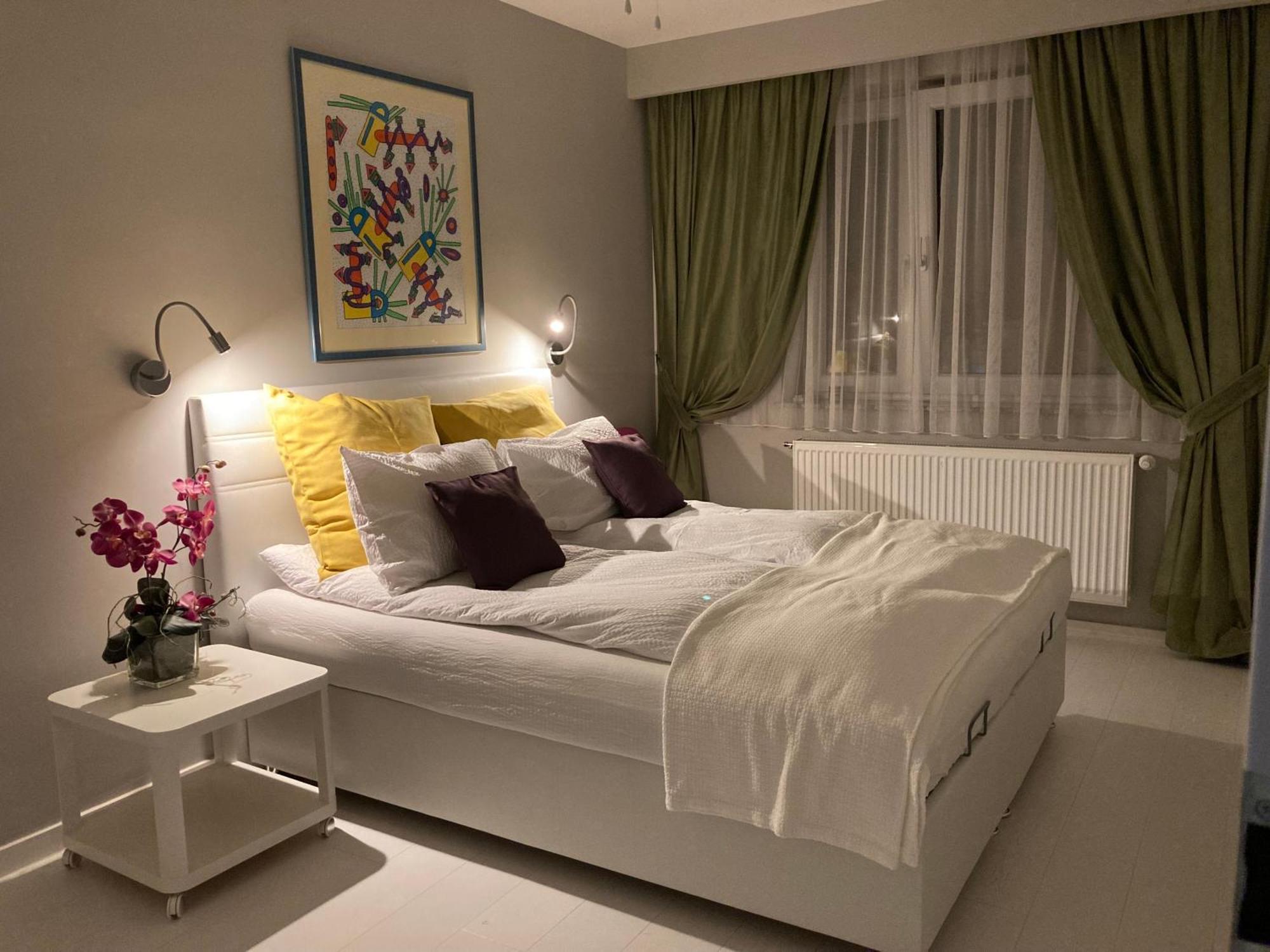 Apartamentul Max, Practic Si Confortabil ออราแด ภายนอก รูปภาพ