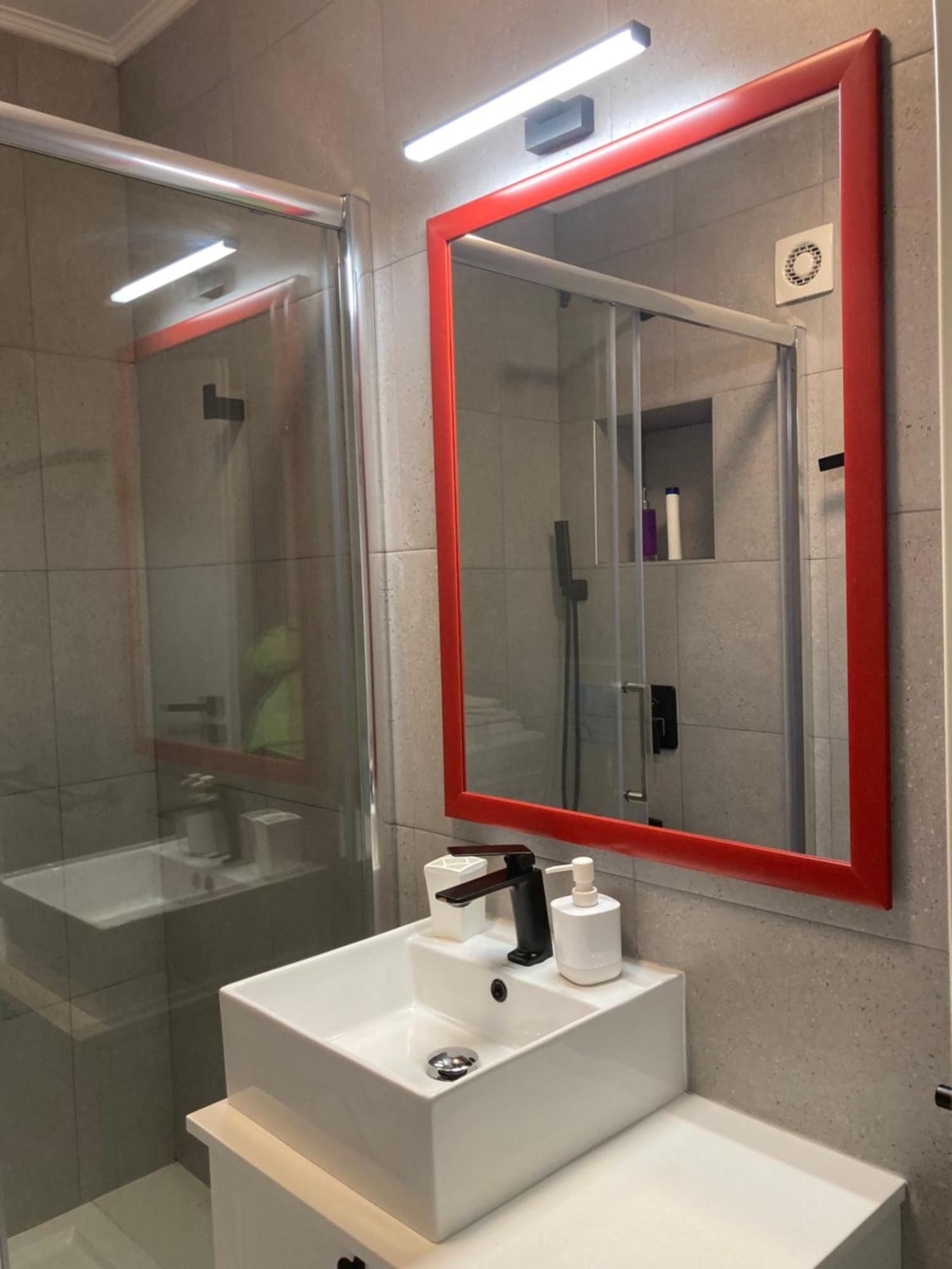 Apartamentul Max, Practic Si Confortabil ออราแด ภายนอก รูปภาพ